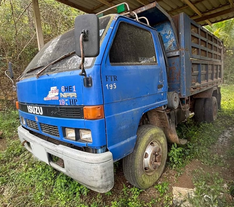 ขายรถ6ล้อดั้ม NPR57L 195แรงม้า พร้อมใช้ เน้นโทร 099-4982892