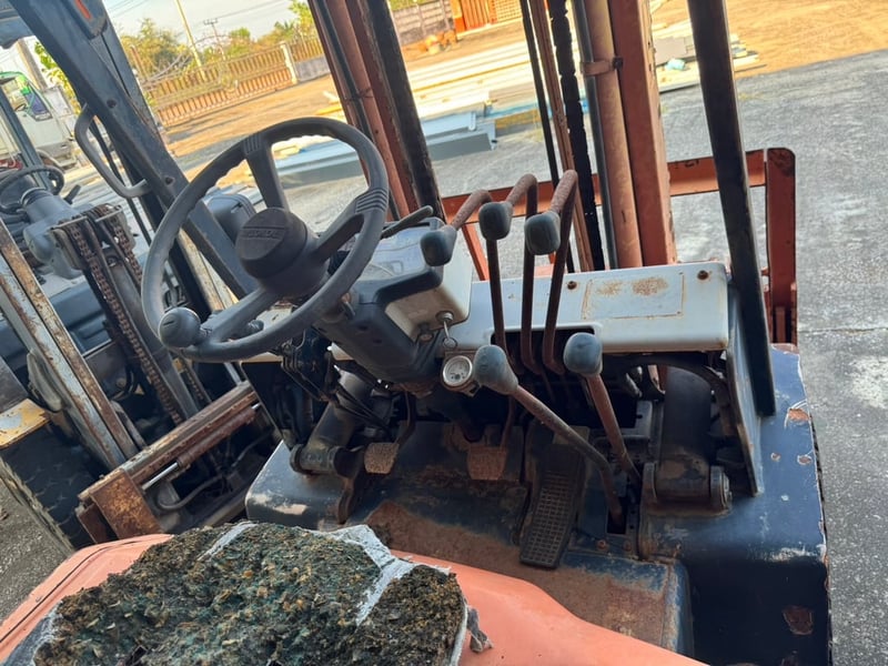 ขายรถฟอร์คลิฟท์ TOYOTA 5FD30 เครื่องดีเซล เดิมๆเน้นโทร 099-4982892