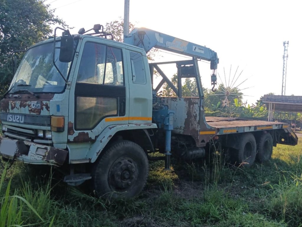 ขายรถ10ล้อท้ายลาดติดเครน 3ตัน ISUZU 210 เน้นโทร 099-4982892
