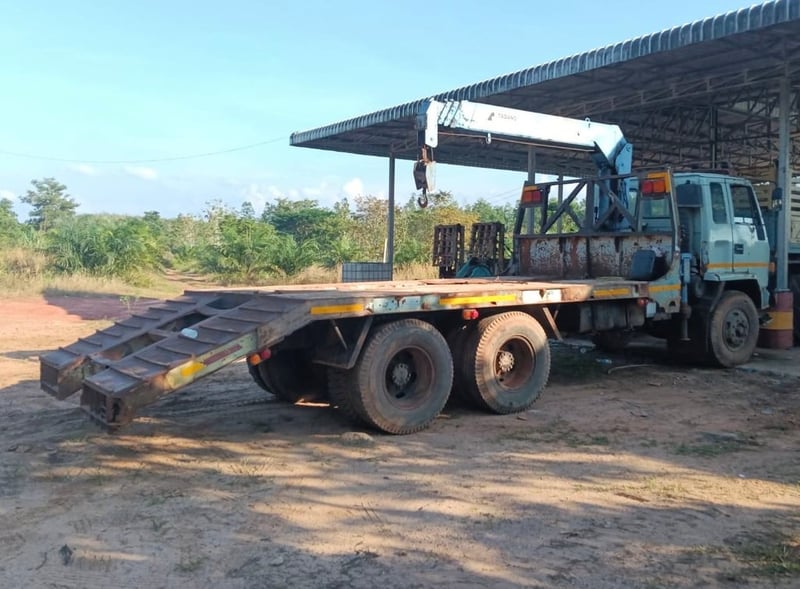 ขายรถ10ล้อท้ายลาดติดเครน 3ตัน ISUZU 210 เน้นโทร 099-4982892