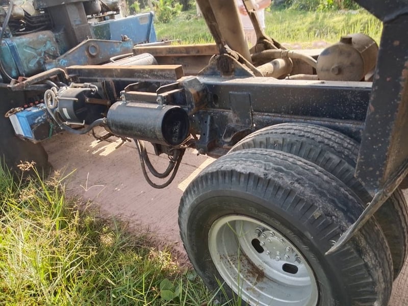 ขายรถ6ล้อดั้มติดเครน2ตันครึ่ง NPR 130แรงม้า เน้นโทร 099-4982892