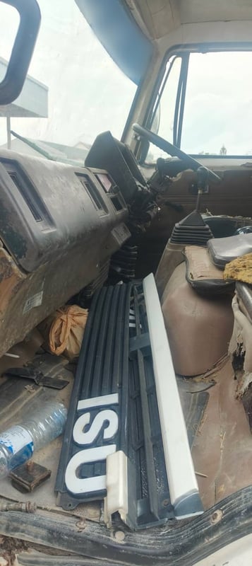 ขายรถ6ล้อติดเฮียบ4ตัน FSR11H 160แรงม้า เน้นโทร 099-4982892