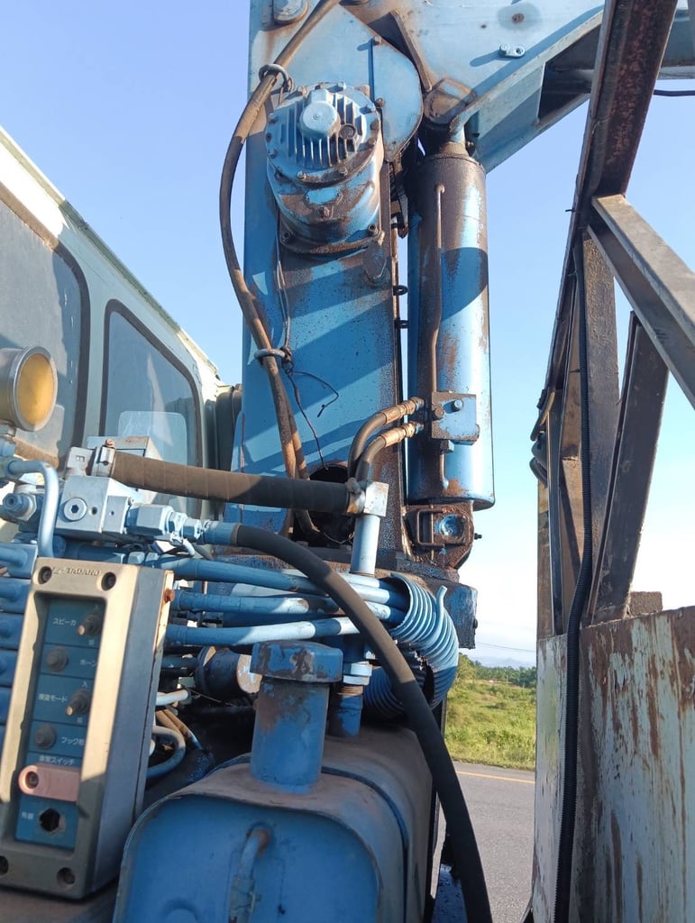 ขายรถ10ล้อท้ายลาดติดเครน 3ตัน ISUZU 210 เน้นโทร 099-4982892