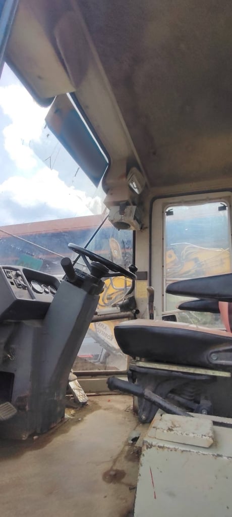 ขายรถตักล้อยาง KOBELCO LK302A เดิมๆ เล่ม พร้อมใช้ เน้นโทร 099-4982892 ขายรถตักล้อยาง KOBELCO LK302A เดิมๆ เล่ม พร้อมใช้ เน้นโทร 099-4982892