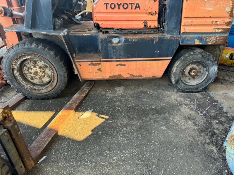 ขายรถฟอร์คลิฟท์ TOYOTA 5FD30 เครื่องดีเซล เดิมๆเน้นโทร 099-4982892