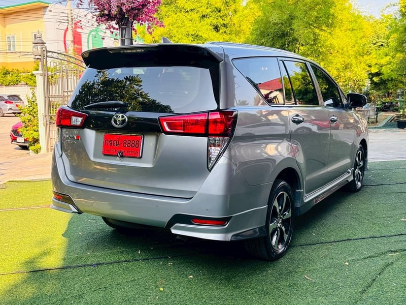 Toyota Innova Crysta 2.8 ดีเซล Premium 6AT ปี 2022 Toyota Innova Crysta 2.8 ดีเซล Premium 6AT ปี 2022