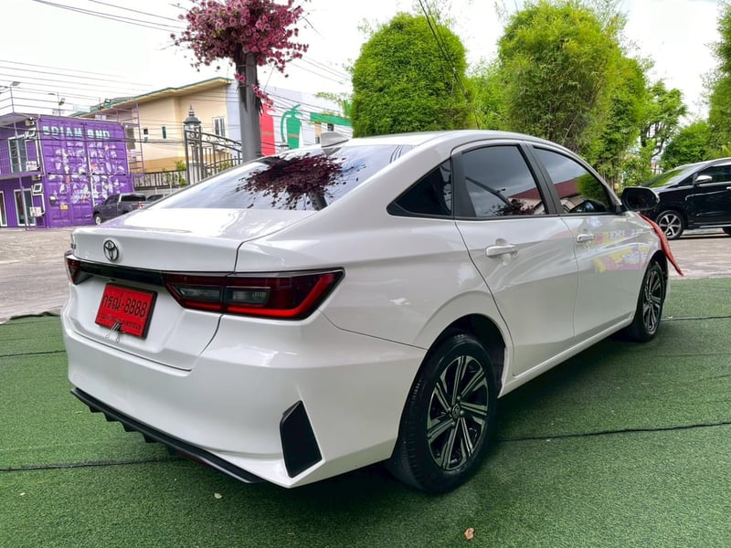 Toyota Yaris 1.2 ATIV Smart CVT ปี 2025 ไมล์ 10,xxx กม.แท้