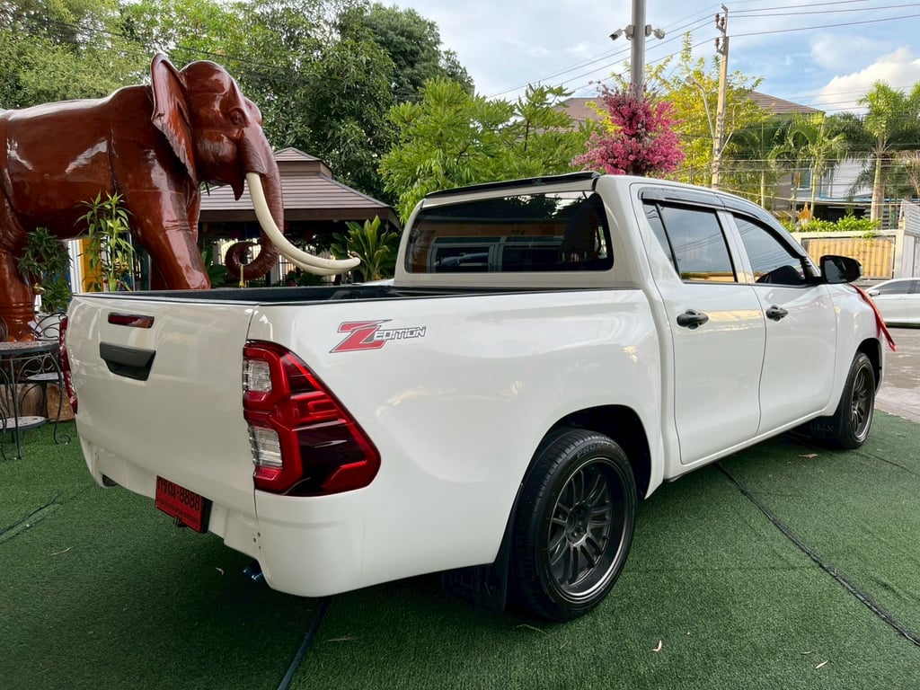 Toyota Revo Double Cab Z Edition 2.4 Entry 6AT ปี 2024 #วิ่งน้อย 22,xxx กม.