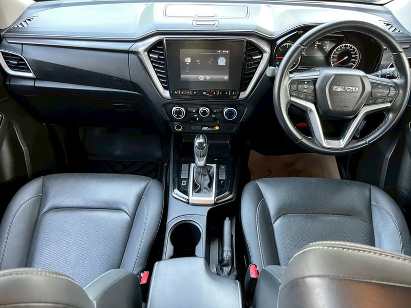 Isuzu D-MAX Cab-4 1.9 Hi-Lander Z ปี 2021 เกียร์ AUTO