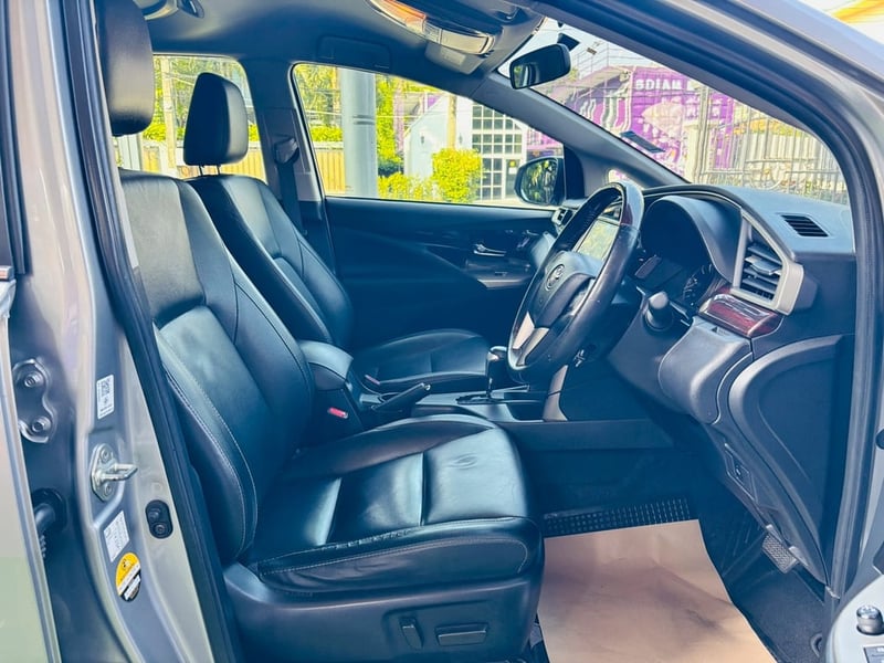 Toyota Innova Crysta 2.8 ดีเซล Premium 6AT ปี 2022 Toyota Innova Crysta 2.8 ดีเซล Premium 6AT ปี 2022