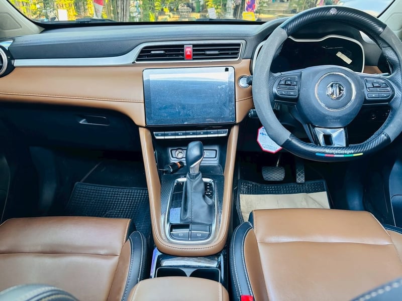 MG ZS 1.5 X Sunroof ปี 2025 ไมล์แท้ 10,xxx กม.