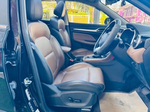 MG ZS 1.5 X Sunroof ปี 2025 ไมล์แท้ 10,xxx กม.