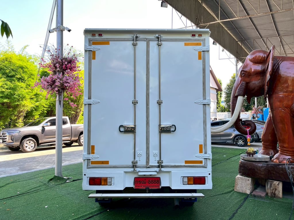 Toyota Revo ตอนเดียว 2.4 Entry ปี 2022 ติดตั้งตู้แห้ง สูง 1.8 เมตร 