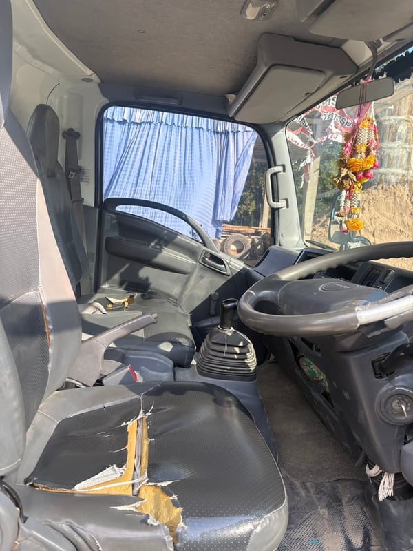 ISUZU NPR รถบรรทุก 6ล้อ กระบะยาว 4.8 ปี55 ISUZU NPR รถบรรทุก 6ล้อ กระบะยาว 4.8 ปี55