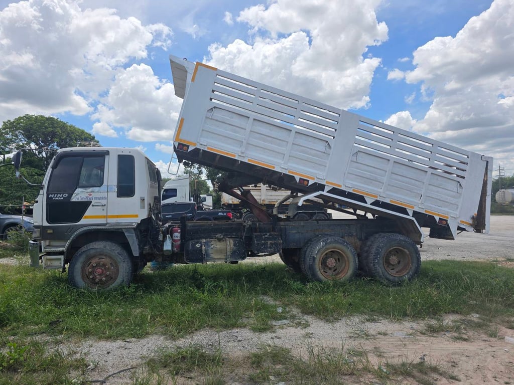 Hino 3FM 240 แรง เครื่องยนต์ เเน่น ประหยัดน้ำมัน  กระบะดี  สภาพสวย พร้อมใช้งาน   Hino 3FM 240 แรง เครื่องยนต์ เเน่น ประหยัดน้ำมัน  กระบะดี  สภาพสวย พร้อมใช้งาน