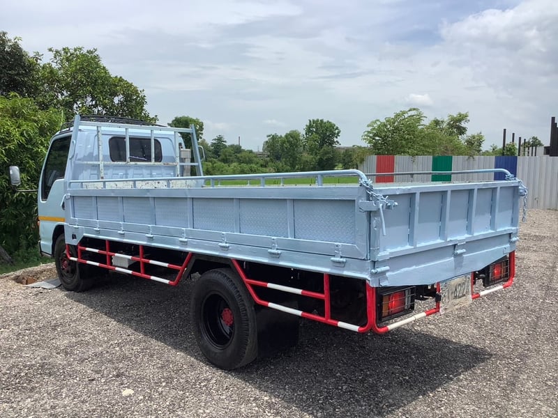 ISUZU NKR รถบรรทุก 6ล้อ กระบะเหล็ก ปี 45 ISUZU NKR รถบรรทุก 6ล้อ กระบะเหล็ก ปี 45