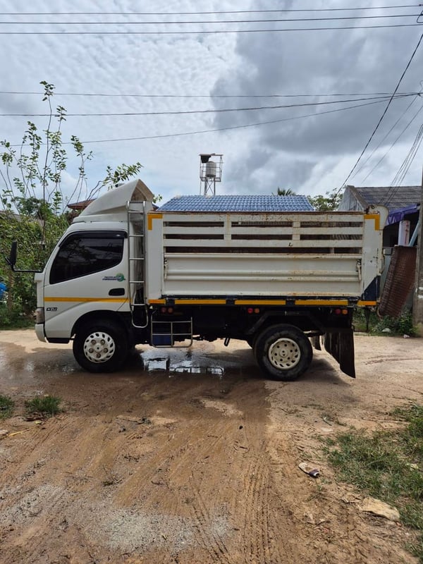 HINO XZU รถบรรทุก 6ล้อ ดั้มพ์ ปี57 ไมล์น้อยมาก 