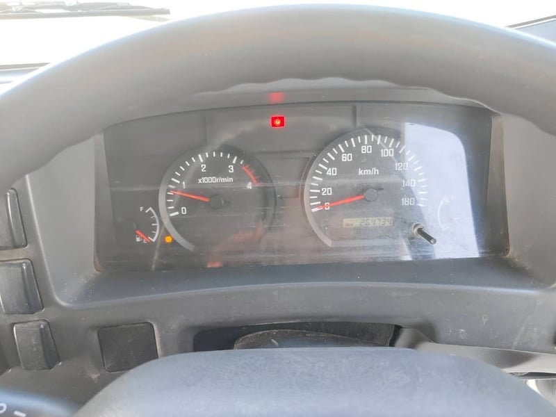 ISUZU NQR 175แรง ยาว 5.5 ปี 58 ISUZU NQR 175แรง ยาว 5.5 ปี 58