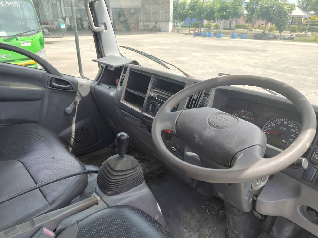 ISUZU NMR 130 รถขยะ 