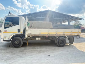 ISUZU NPR รถบรรทุก 6ล้อ กระบะยาว 4.3 ปี 57 ISUZU NPR รถบรรทุก 6ล้อ กระบะยาว 4.3 ปี 57