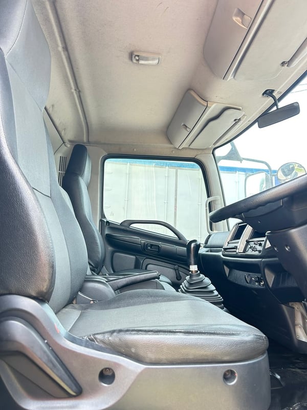 Hino 210 กระบะยาว 6.5 เมตร ปี 61 Hino 210 กระบะยาว 6.5 เมตร ปี 61