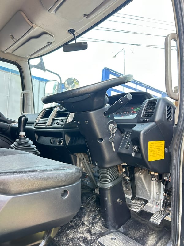 Hino 210 กระบะยาว 6.5 เมตร ปี 61 Hino 210 กระบะยาว 6.5 เมตร ปี 61