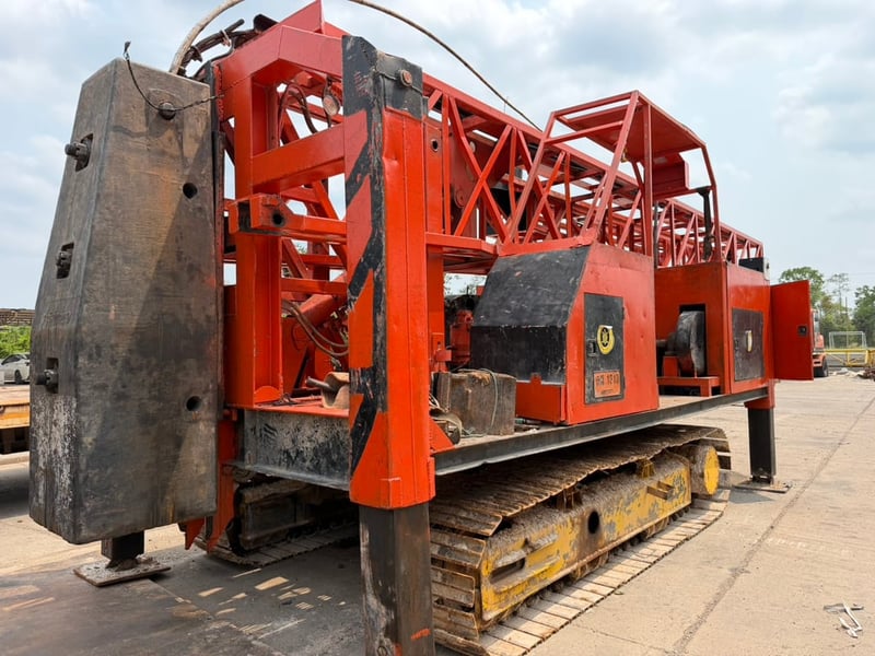 ปั้นจั่น ตอกเสาเข็ม ตีนตะขาบ ขนาดลูกตุ้ม 4.5 ตัน