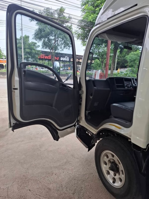 NLR 130 กระบะคอก พร้อมใช้งาน