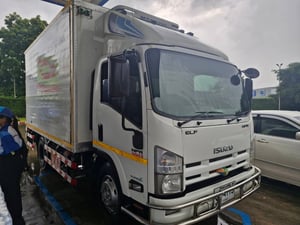 Isuzu NPR 150 แรง ปี 52 ตู้เย็นลบ 18 องศา ตู้ยาว 4.3 เมตร 