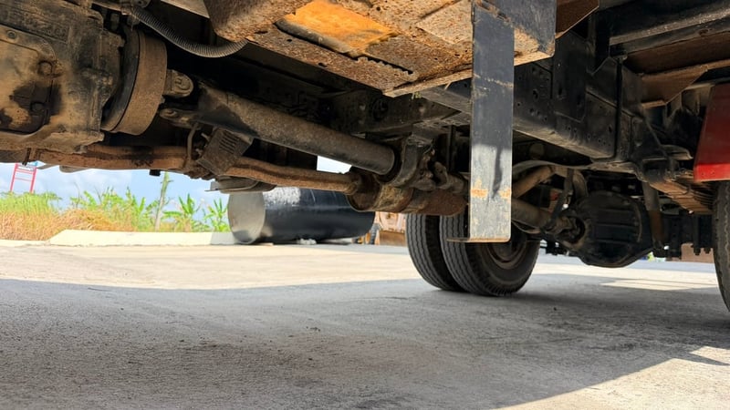 ISUZU NKR รถบรรทุก 6ล้อ พื้นเรียบ ปี44 ยาว 4.28