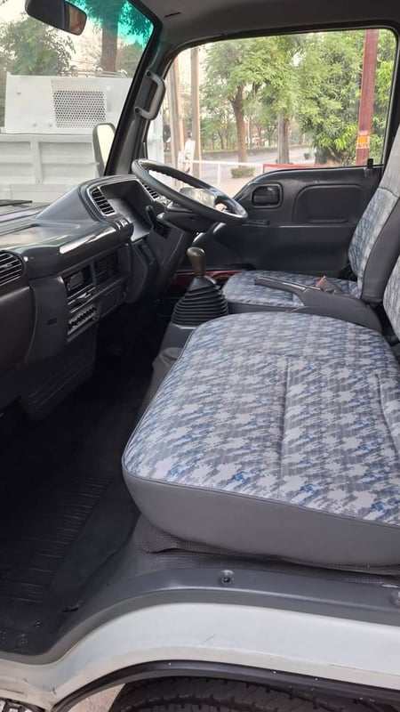 ISUZU NKR ปี 51 พร้อมใช้ ISUZU NKR ปี 51 พร้อมใช้