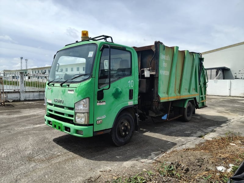 ISUZU NMR 130 รถขยะ 