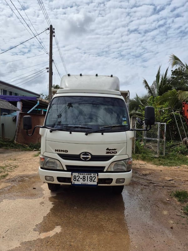 HINO XZU รถบรรทุก 6ล้อ ดั้มพ์ ปี57 ไมล์น้อยมาก 