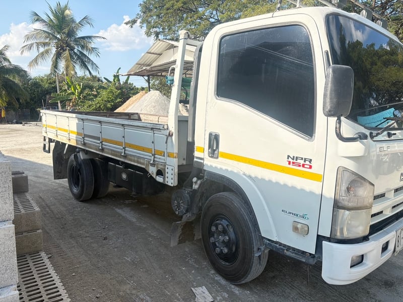 ISUZU NPR รถบรรทุก 6ล้อ กระบะยาว 4.3 ปี 57