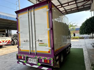 ISUZU NMR รถบรรทุก 6ล้อ ตู้แห้ง ปี67 ตู้ยาว 3 เมตร 