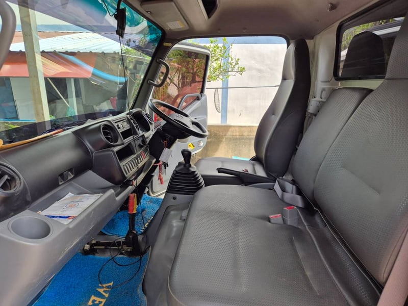 HINO XZU รถบรรทุก 6ล้อ ดั้มพ์ ปี57 ไมล์น้อยมาก 
