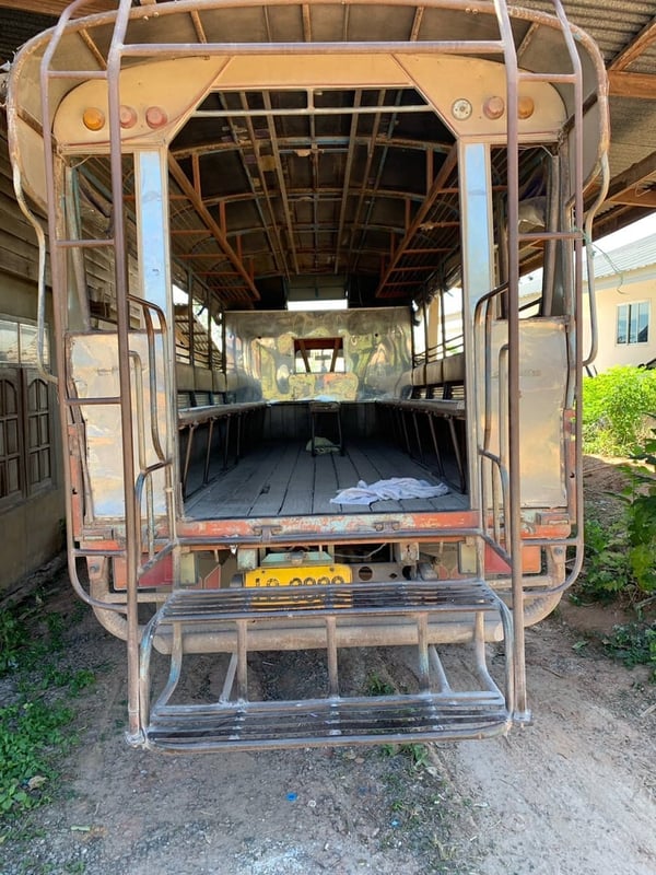 ISUZU NKR 110แรงม้า สองแถว ปี36 22 ที่นั่ง รถใช้งานได้ปกติ ISUZU NKR 110แรงม้า สองแถว ปี36 22 ที่นั่ง รถใช้งานได้ปกติ