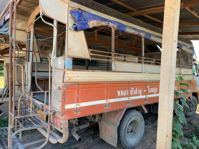 ISUZU NKR 110แรงม้า สองแถว ปี36 22 ที่นั่ง รถใช้งานได้ปกติ ISUZU NKR 110แรงม้า สองแถว ปี36 22 ที่นั่ง รถใช้งานได้ปกติ