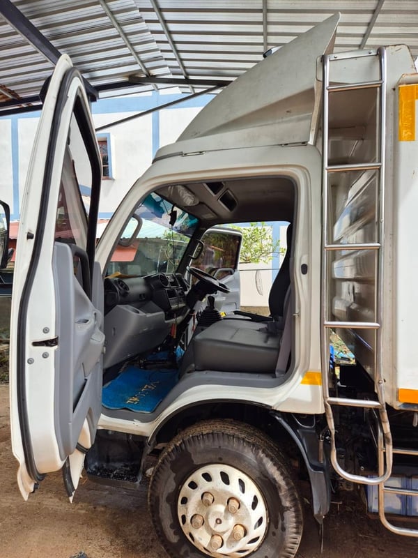 HINO XZU รถบรรทุก 6ล้อ ดั้มพ์ ปี57 ไมล์น้อยมาก 