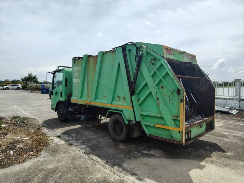 ISUZU NMR 130 รถขยะ ISUZU NMR 130 รถขยะ