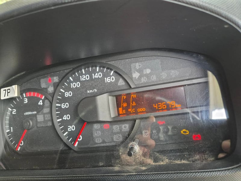 HINO XZU รถบรรทุก 6ล้อ ดั้มพ์ ปี57 ไมล์น้อยมาก 