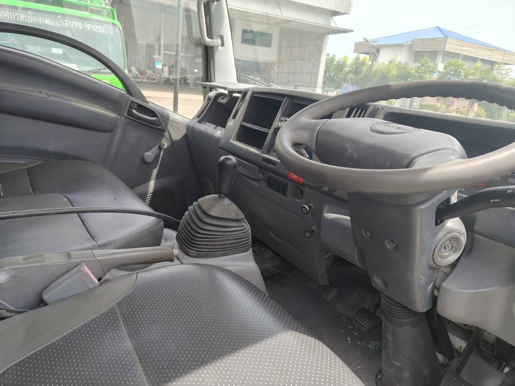 ISUZU NMR 130 รถขยะ 