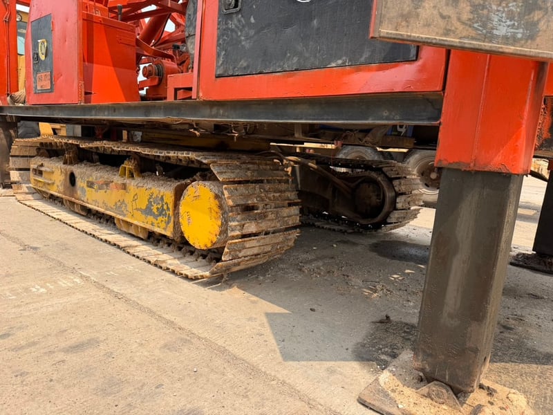 ปั้นจั่น ตอกเสาเข็ม ตีนตะขาบ ขนาดลูกตุ้ม 4.5 ตัน