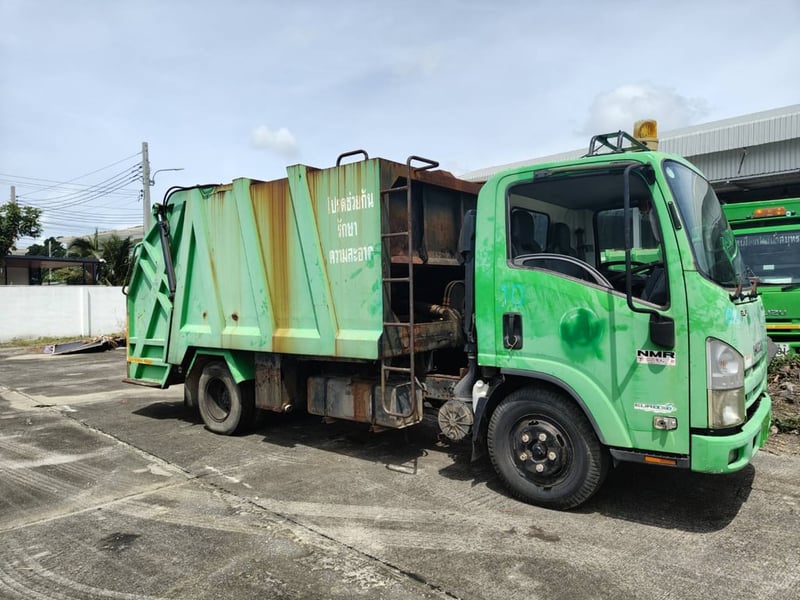 ISUZU NMR 130 รถขยะ ISUZU NMR 130 รถขยะ