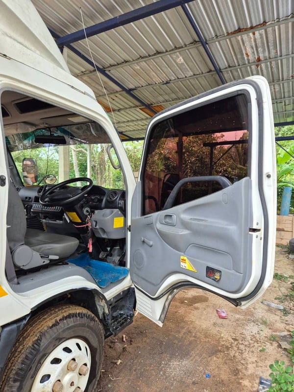 HINO XZU รถบรรทุก 6ล้อ ดั้มพ์ ปี57 ไมล์น้อยมาก 