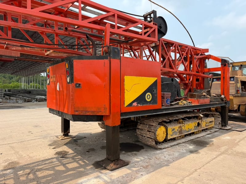 ปั้นจั่น ตอกเสาเข็ม ตีนตะขาบ ขนาดลูกตุ้ม 4.5 ตัน