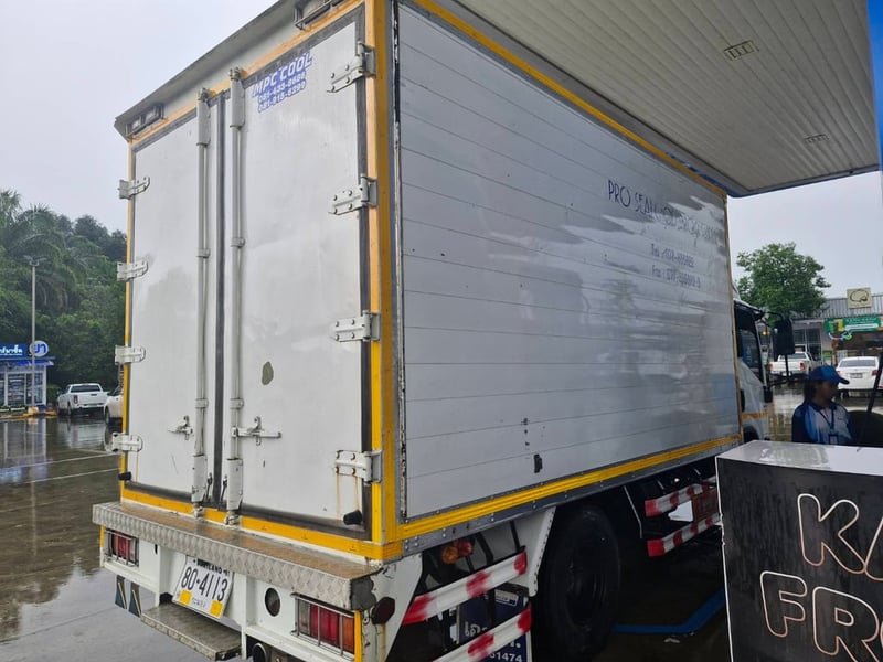 Isuzu NPR 150 แรง ปี 52 ตู้เย็นลบ 18 องศา ตู้ยาว 4.3 เมตร 