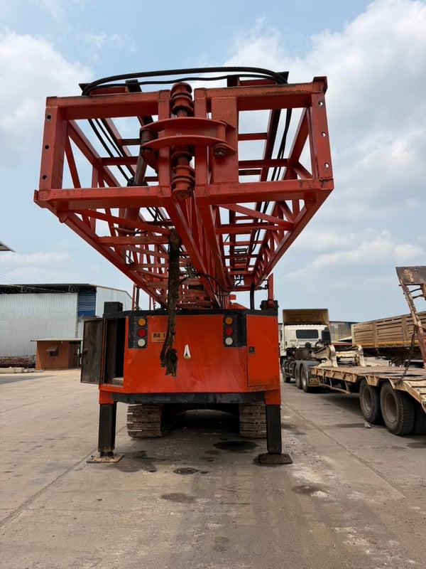 ปั้นจั่น ตอกเสาเข็ม ตีนตะขาบ ขนาดลูกตุ้ม 4.5 ตัน