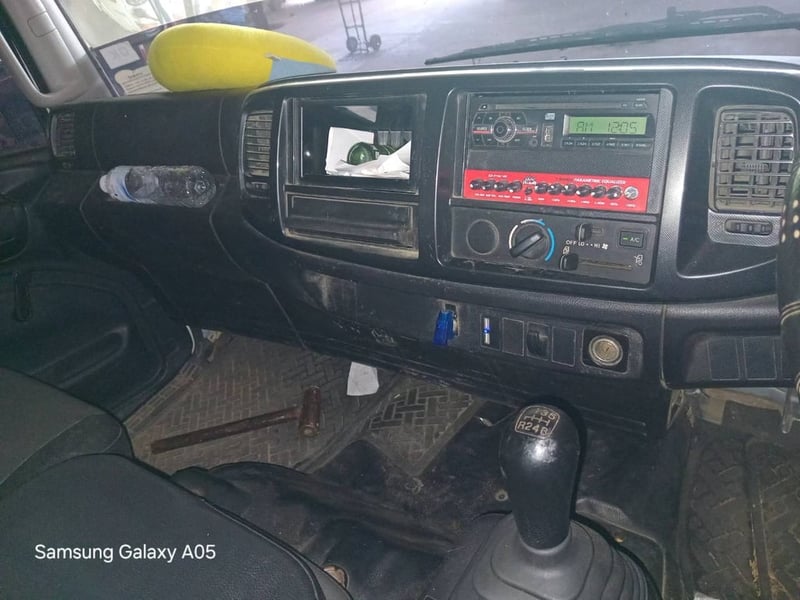 HINO FC รถบรรทุก 6ล้อ กระบะคอกสูง ปี56 HINO FC รถบรรทุก 6ล้อ กระบะคอกสูง ปี56