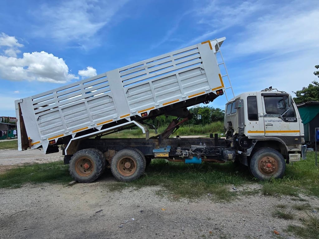 Hino 3FM 240 แรง เครื่องยนต์ เเน่น ประหยัดน้ำมัน  กระบะดี  สภาพสวย พร้อมใช้งาน   Hino 3FM 240 แรง เครื่องยนต์ เเน่น ประหยัดน้ำมัน  กระบะดี  สภาพสวย พร้อมใช้งาน